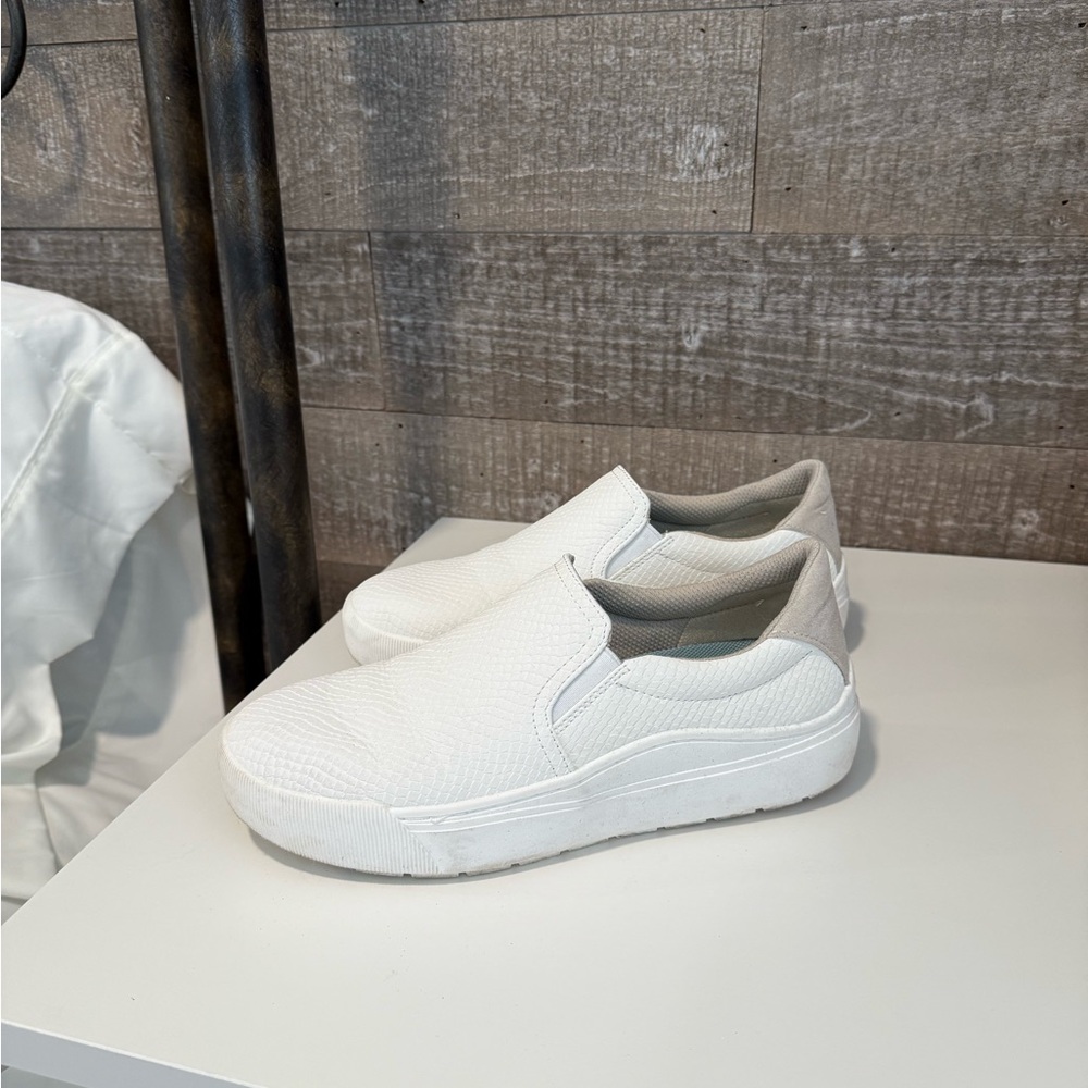 Dr. Scholl's Women’s White and Gray Slip-On Flat Sneakers Size 8 - Picture 2 of 8